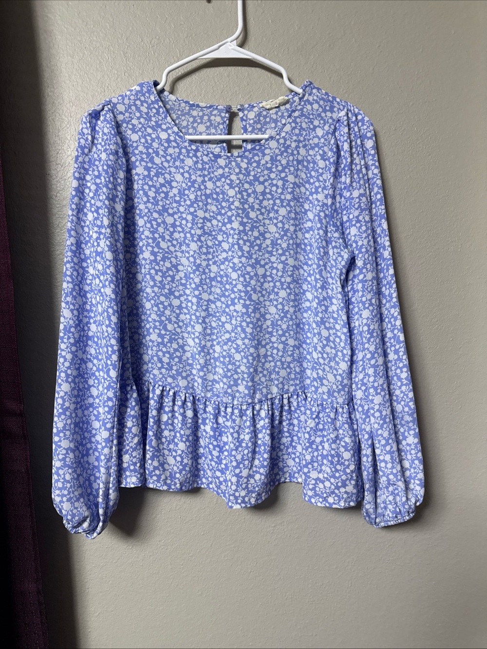 #933 Sienna Sky Periwinkle Floral Boho Top Size Small